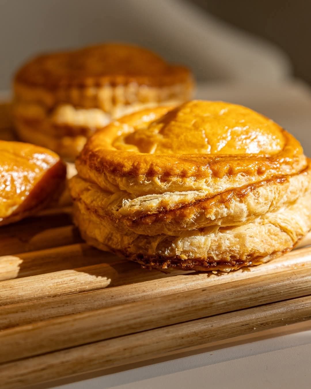 حلويات متنوعة فاخرة